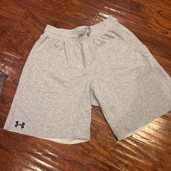 2 men's soft Under Armour classic Charcoal and Light Gray Shorts LG minimalist - Picture 2 of 5